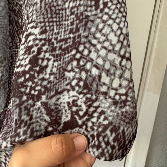 Vince Camuto Sheer Cardigan Kimono Snake Print Python One Size Cover Up Gray - Picture 3 of 7